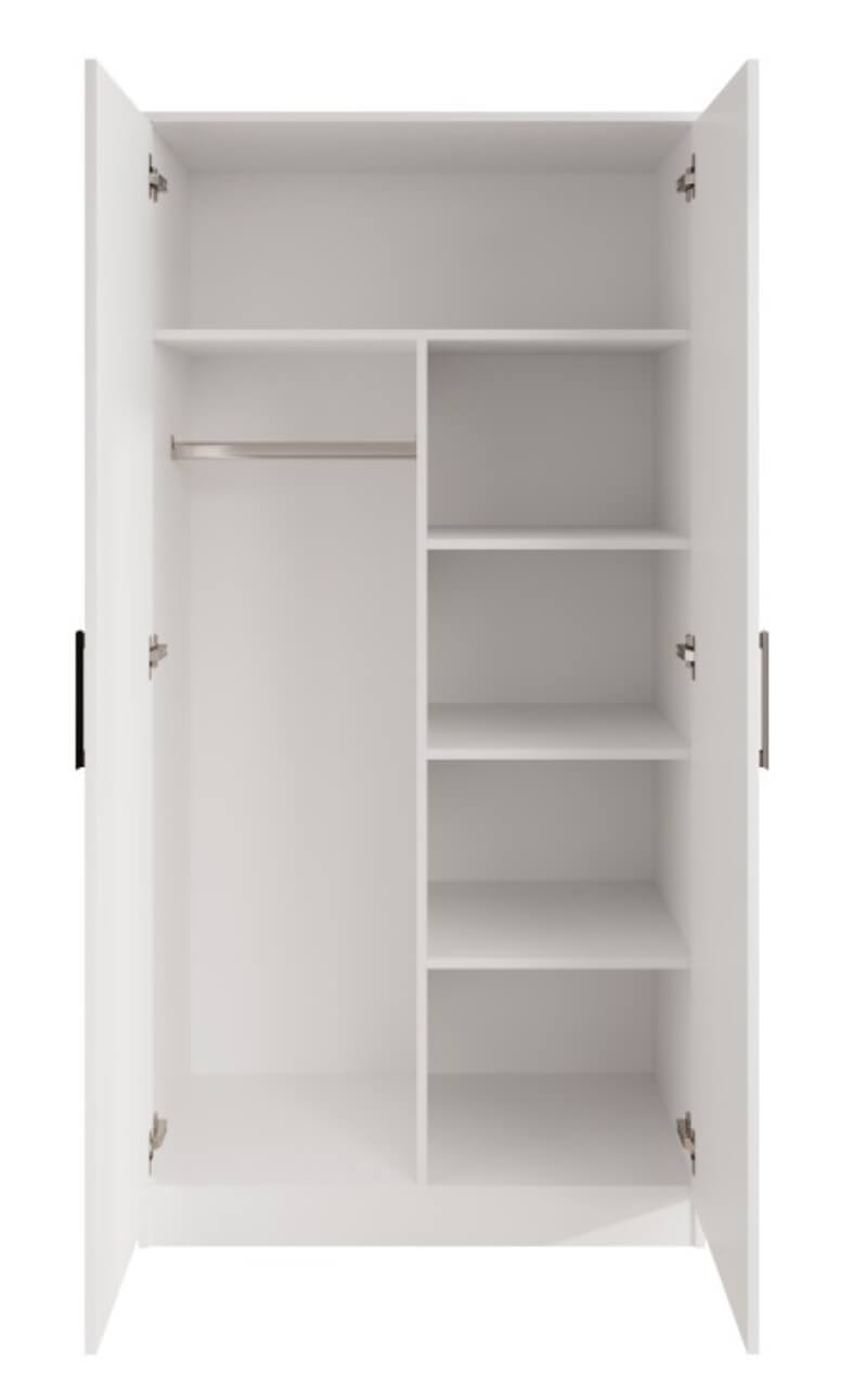 Wnętrze czarnej szafy z drążkiem i półkami